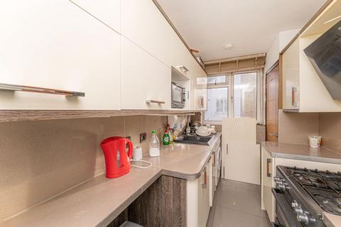 2 bedroom flat for sale, Bridle Close, Enfield