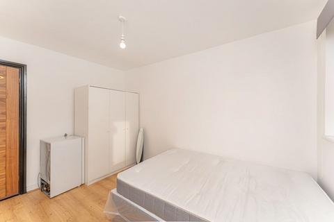 2 bedroom flat for sale, Bridle Close, Enfield