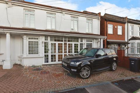 4 bedroom terraced house to rent, Inglehurst Gardens