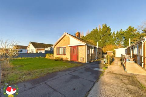 2 bedroom detached bungalow for sale, Woolstrop Way, Quedgeley, Gloucester, GL2