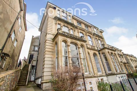 3 bedroom flat to rent, Tyndalls Park Road, Clifton