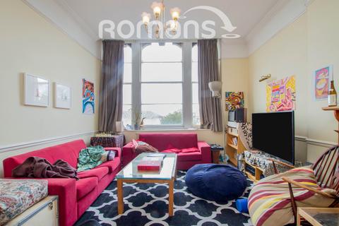 3 bedroom flat to rent, Tyndalls Park Road, Clifton