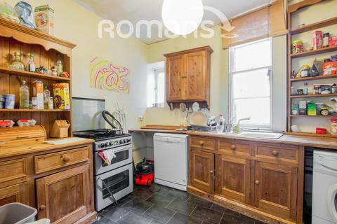 3 bedroom flat to rent, Tyndalls Park Road, Clifton