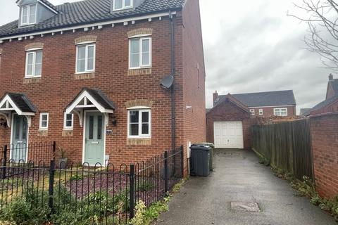 3 bedroom semi-detached house to rent, Woodpecker Lane, Norwich