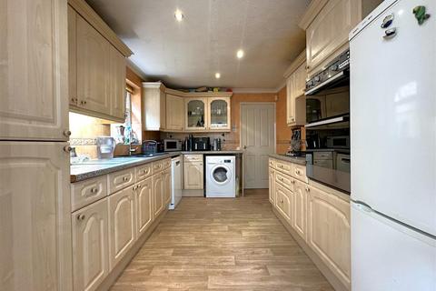 3 bedroom detached bungalow for sale, Catkin Way, New Balderton, Newark
