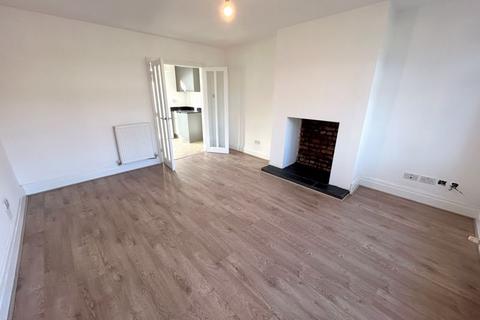 3 bedroom semi-detached house to rent, Hillside Avenue, Manchester