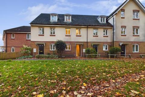 3 bedroom terraced house to rent, Tristram Close, Yeovil