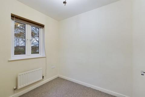 3 bedroom terraced house to rent, Tristram Close, Yeovil