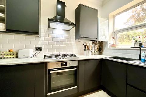 Flat 4, 12 Glen Road, Bournemouth, BH5 1HR