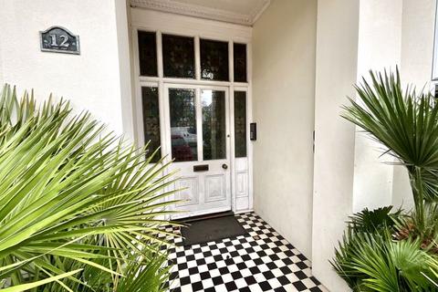Flat 4, 12 Glen Road, Bournemouth, BH5 1HR