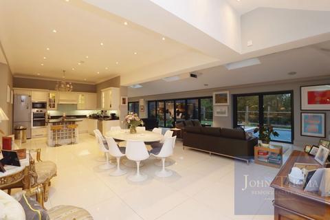 undefined, Regents Drive, Woodford Green IG8