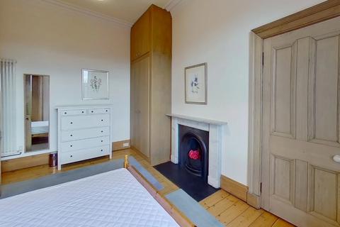 1 bedroom flat to rent, South Clerk Street, Edinburgh, EH8