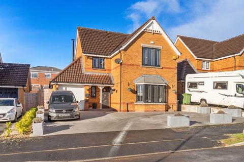 4 bedroom detached house for sale, Turnberry Gardens, Tingley