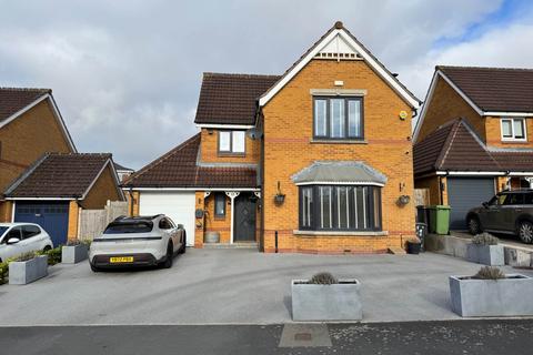 4 bedroom detached house for sale, Turnberry Gardens, Tingley