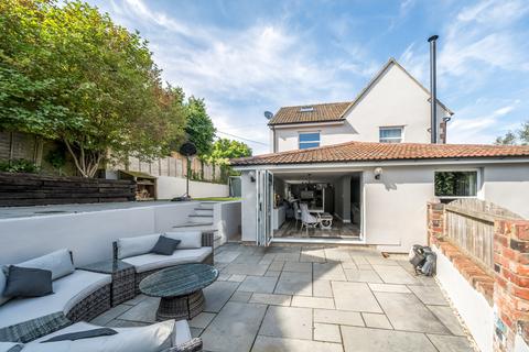 2 Browns Piece, Wotton-under-edge, GL12 7EY