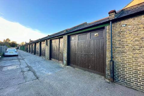 Garage to rent, Ilfracombe Road, Southend on Sea, Essex, SS2 4PB