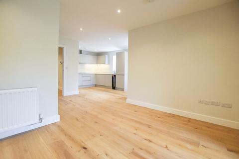 1 bedroom apartment for sale, Flat 6, Endlesham Court,, 131 Woodcote Valley Road,, Purley, CR8