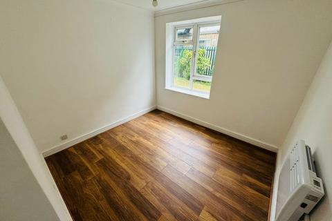 2 bedroom flat to rent, Longbridge Road, Barking