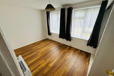 2 bedroom flat to rent, Longbridge Road, Barking