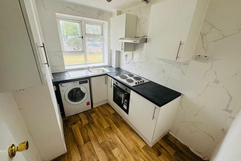 2 bedroom flat to rent, Longbridge Road, Barking