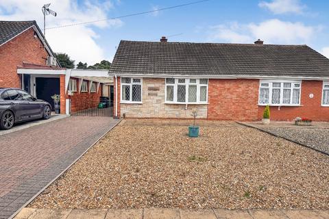 2 bedroom bungalow to rent, Greencroft, Kingswinford