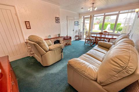 2 bedroom bungalow to rent, Greencroft, Kingswinford