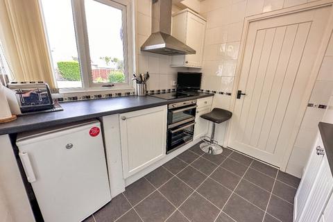 2 bedroom bungalow to rent, Greencroft, Kingswinford