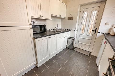 2 bedroom bungalow to rent, Greencroft, Kingswinford