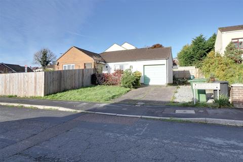 2 bedroom bungalow to rent, Borough Road, Great Torrington, Devon, EX38