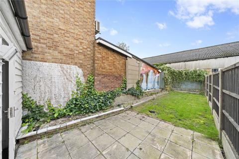 2 bedroom end of terrace house to rent, Goldings Hill, Essex, IG10