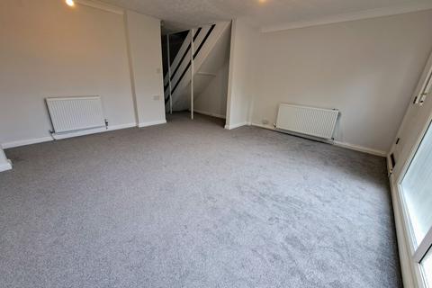 2 bedroom terraced house to rent, 19 Beaufort Walk