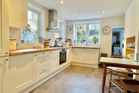 4 bedroom terraced house for sale, Radnor Park Crescent, Kent CT19