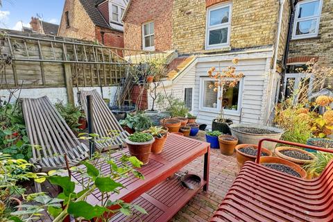 4 bedroom terraced house for sale, Radnor Park Crescent, Kent CT19