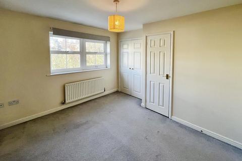 3 bedroom semi-detached house to rent, Hastings Way, West Yorkshire HX1