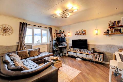 2 bedroom apartment for sale, Springfields, Penn HP10