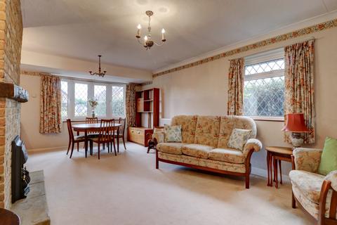 3 bedroom bungalow for sale, Oakengrove Close, High Wycombe HP15