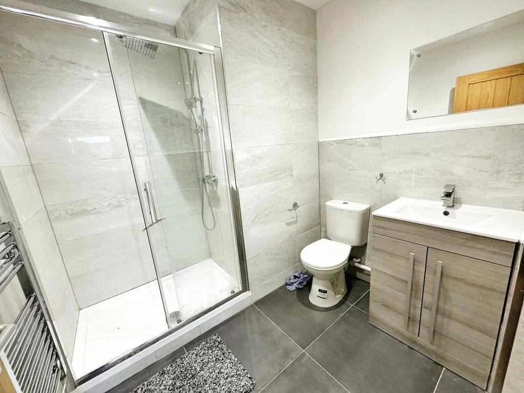 Apt 1
