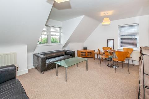 2 bedroom flat to rent, Surrey TW20