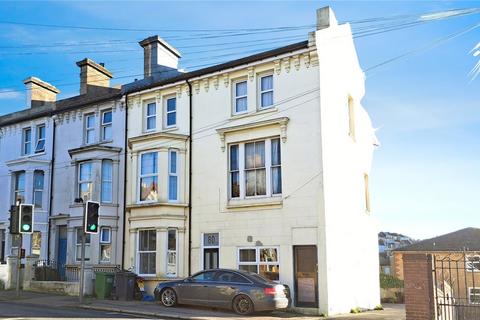 3 bedroom flat to rent, Mount Pleasant Road, East Sussex TN34