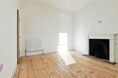 3 bedroom flat to rent, Mount Pleasant Road, East Sussex TN34