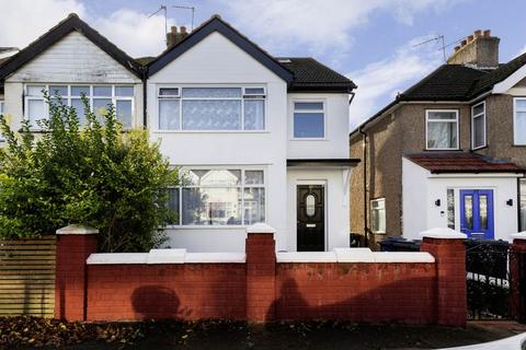 4 bedroom semi-detached house to rent, W7