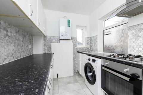 4 bedroom semi-detached house to rent, W7