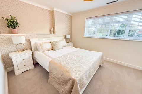 4 bedroom detached house for sale, Thornhill Drive, Nuneaton CV11