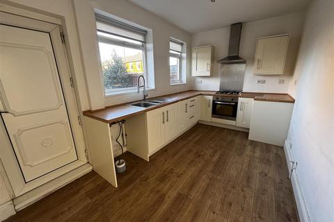 3 bedroom end of terrace house to rent, Burn Park Road, Houghton Le Spring