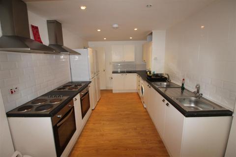 7 bedroom private hall to rent, May Street, Cardiff CF24