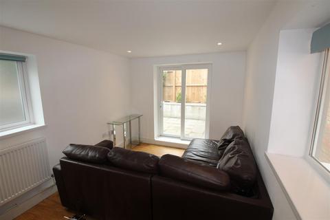 7 bedroom private hall to rent, May Street, Cardiff CF24