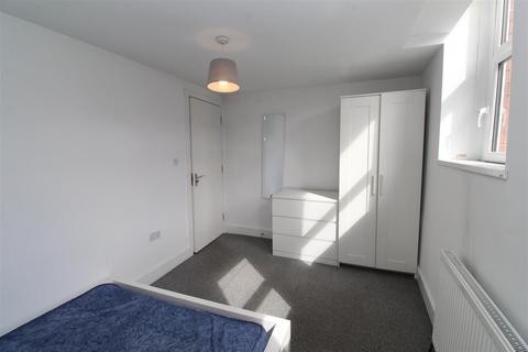 7 bedroom private hall to rent, May Street, Cardiff CF24