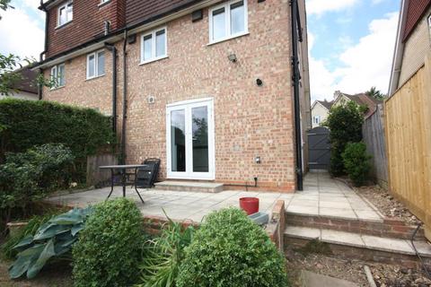 3 bedroom terraced house to rent, Raymond Crescent, Guildford GU2