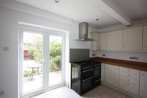 3 bedroom terraced house to rent, Raymond Crescent, Guildford GU2