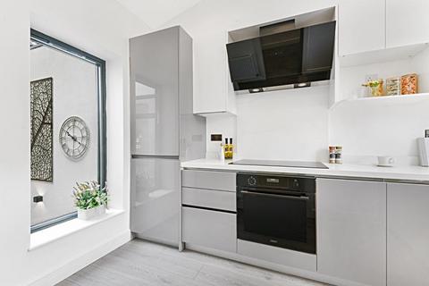 3 bedroom end of terrace house for sale, Sydenham Road, London CR0